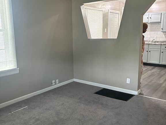 3rd image of 3462 Graceland Ave