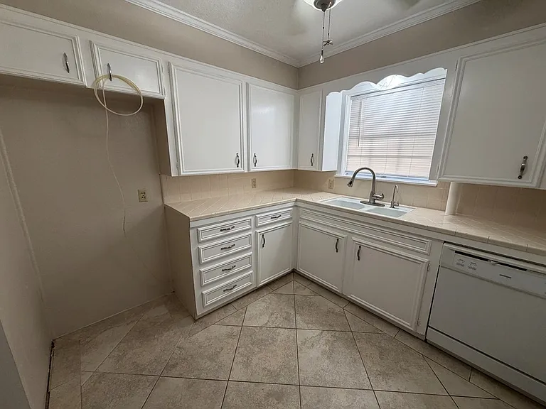 101 Crescent Dr — Photo 6