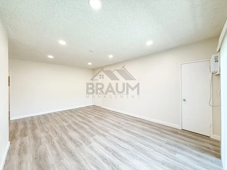 SEPULVEDA — Photo 5