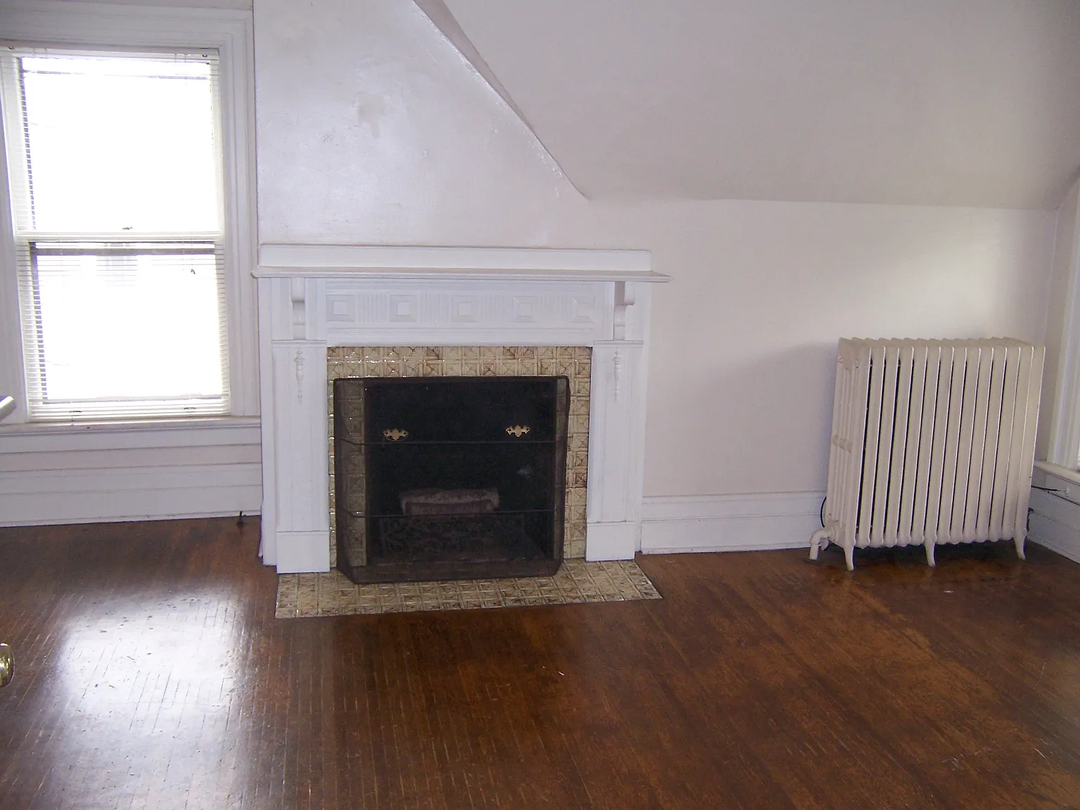 13 Goodman St S — Photo 4