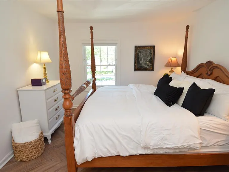 5048 Beach Dr SE #F — Photo 24