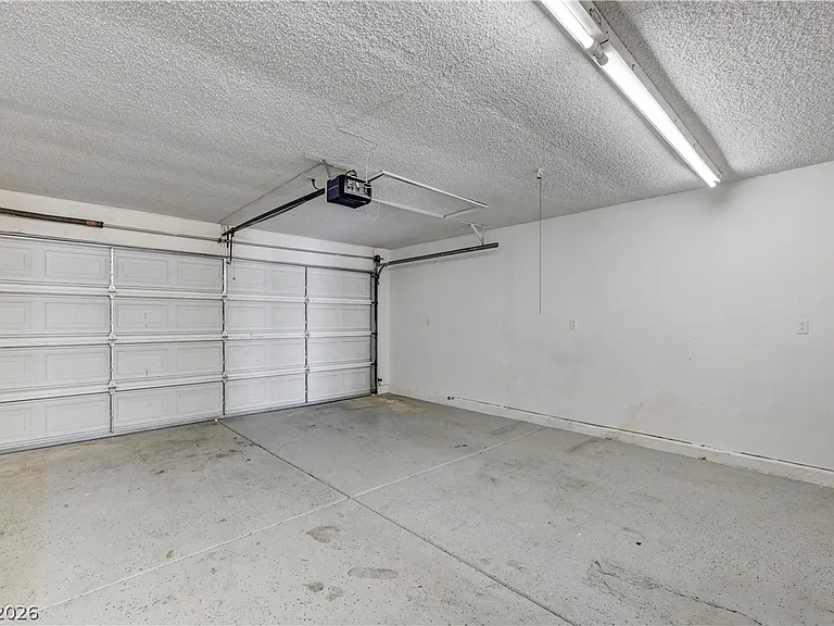 707 Honeybee Ct — Photo 44