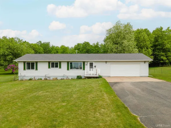 110 W Hunter Rd, Iron River, MI 49935