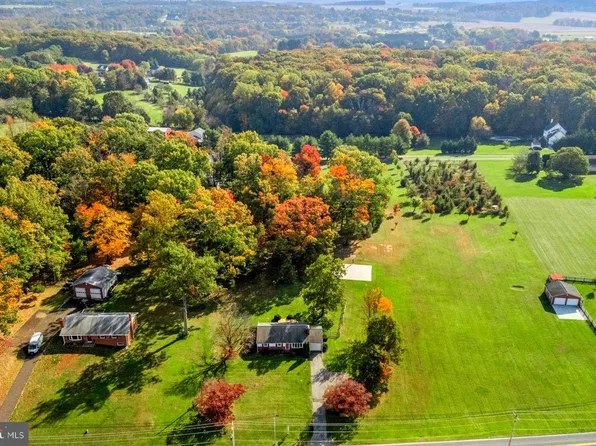 725 Long Corner Rd, Mount Airy, MD 21771