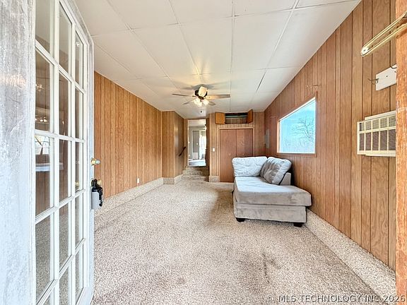 5th image of 110 W Lakeshore Dr