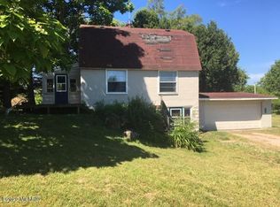 130 10th St, Plainwell, MI 49080
