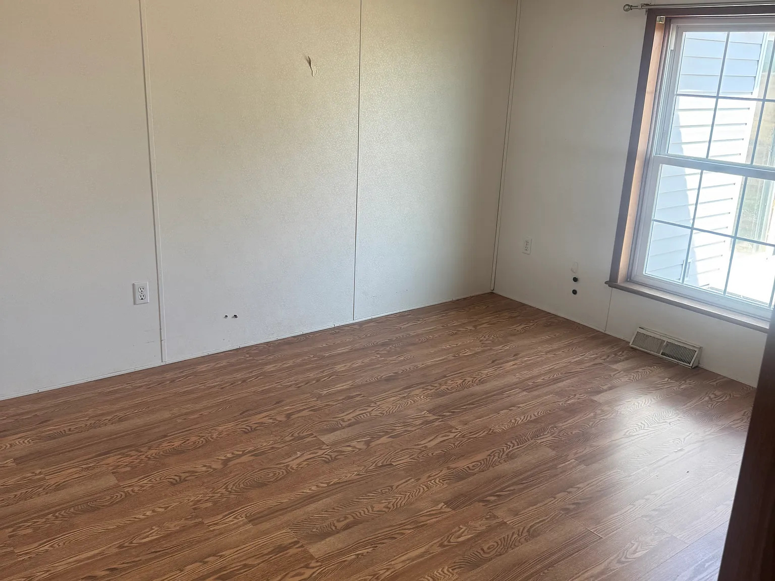 3 bed, 1620 sqft, $1,000 — Photo 2