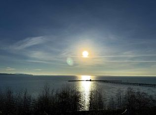 15181 Marine Dr, White Rock, BC V4B 1C5