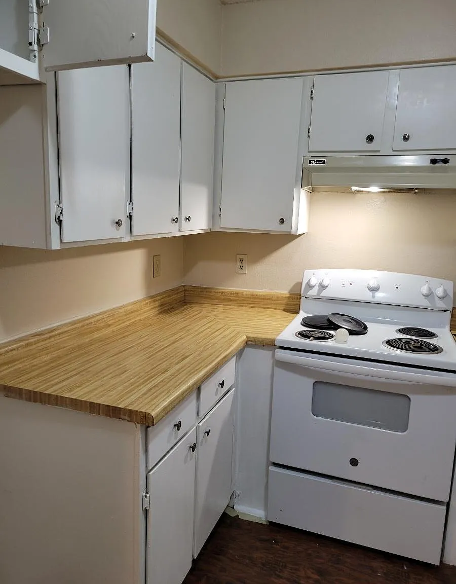 600 E Oak St — Photo 4