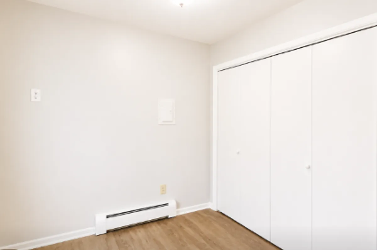 Building Photo - 4200 Knob Hill Dr