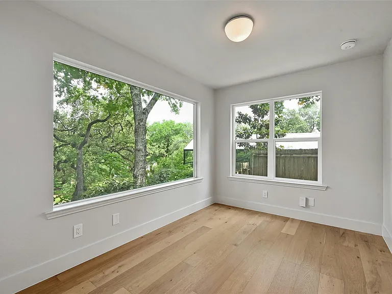1305 Kenwood Ave — Photo 14