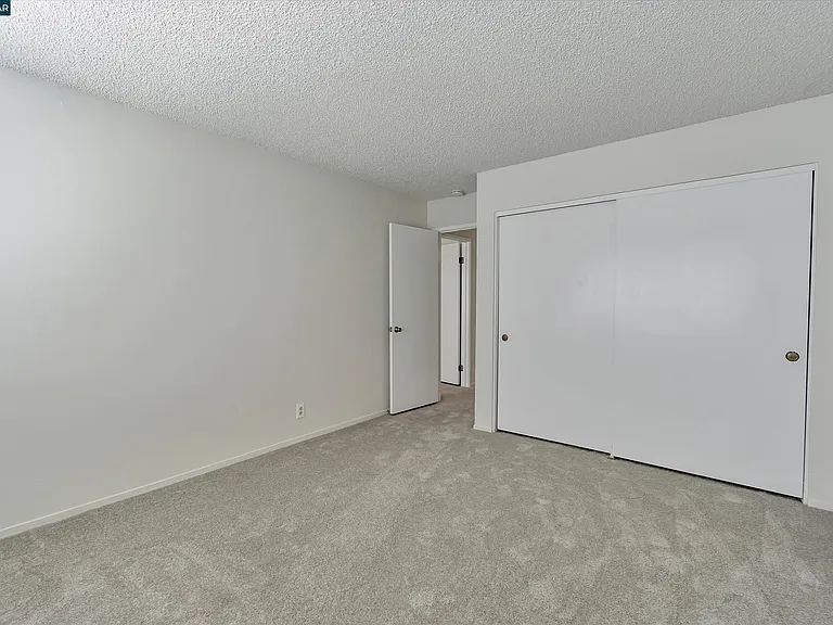 1956 Fair Ridge Ct — Photo 21