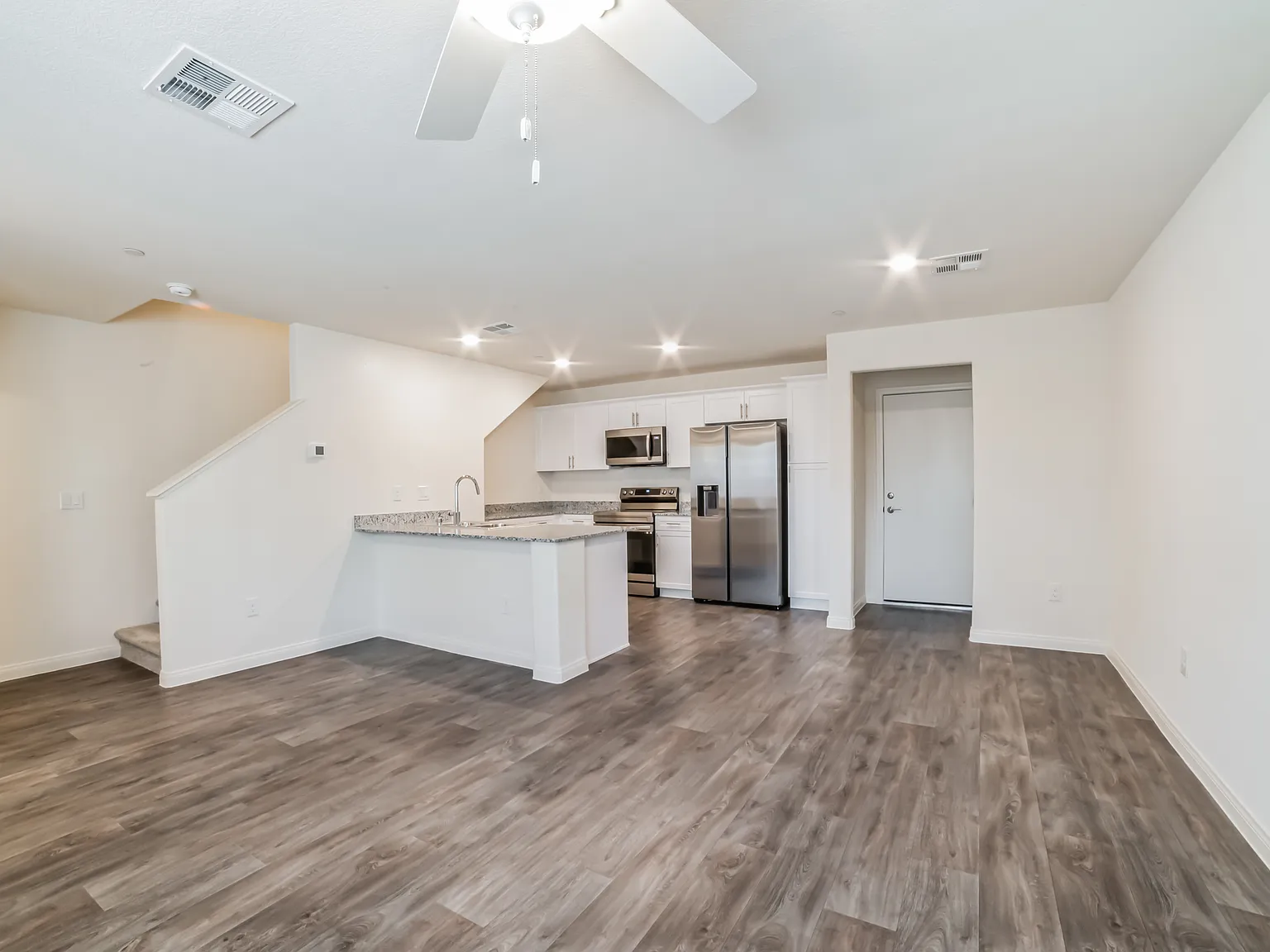 3 bed, 2.5 bath, 1352 sqft, $2,000 — Photo 4