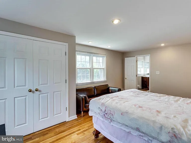 7002 Tyndale St — Photo 15