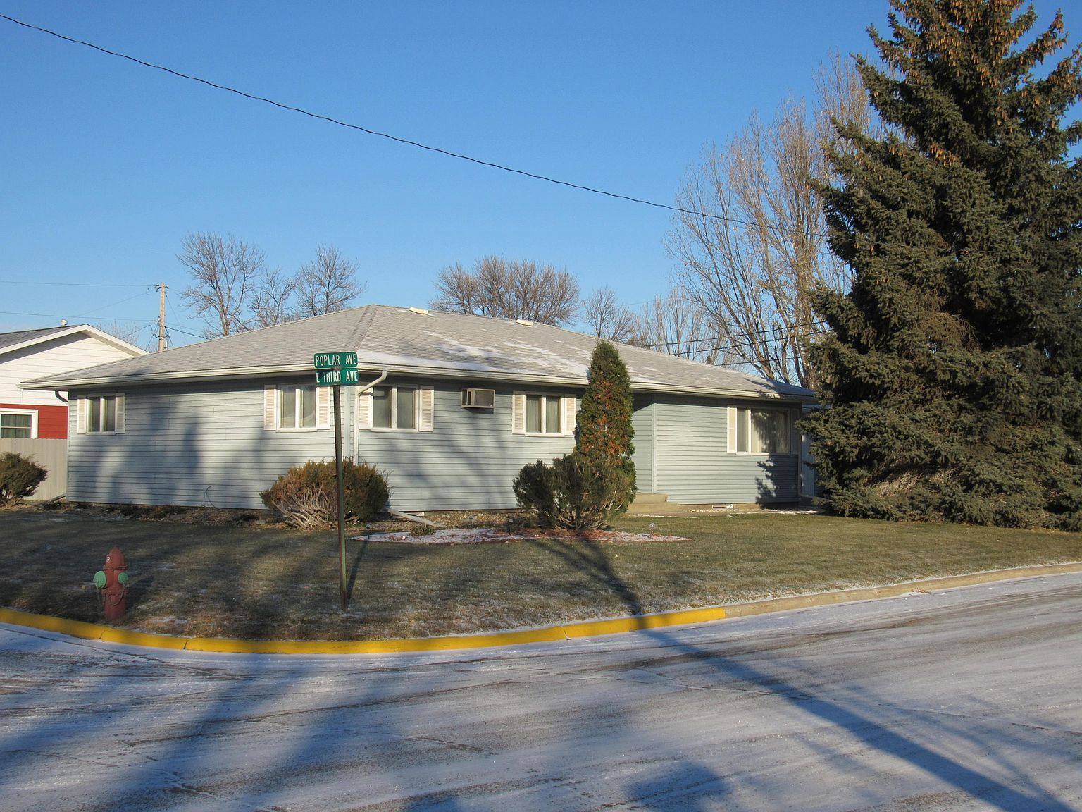 301 Poplar St, Plentywood, MT 59254 Zillow