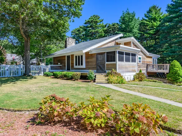 6 Cedar Street, Cotuit, MA 02635