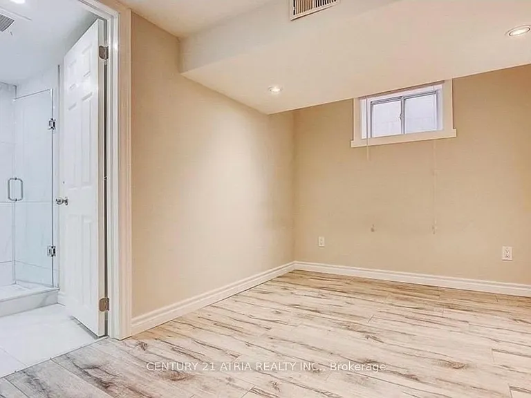 21 Alice Cres — Photo 8