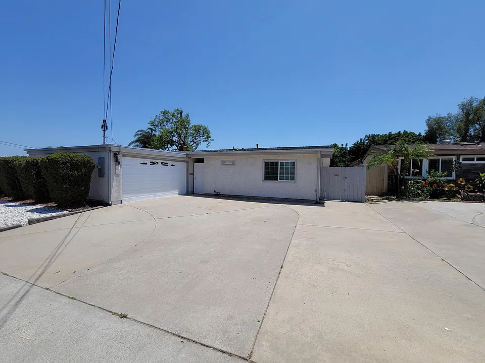9359 Angwin Pl