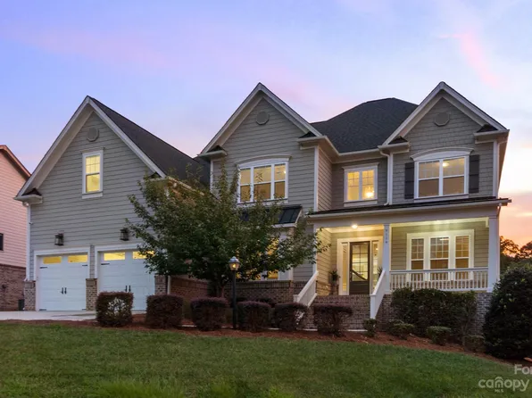9114 Kristen Lake Ct, Charlotte, NC 28270