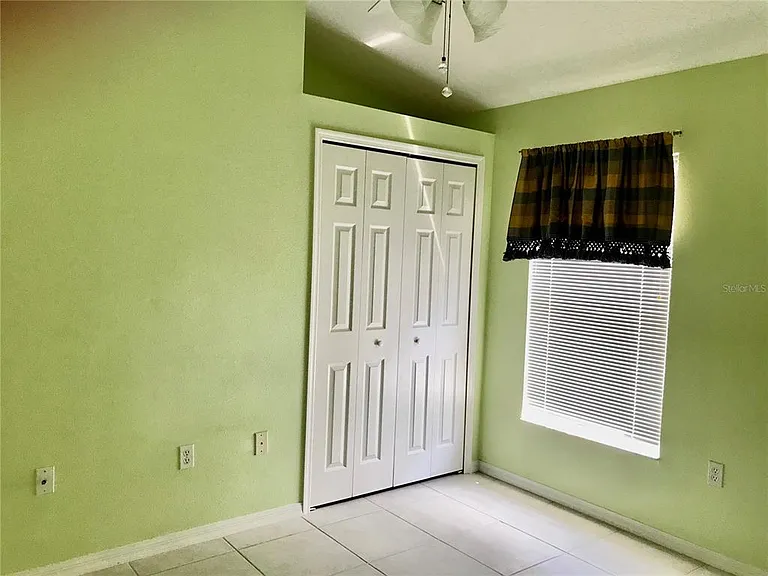 124 Easton Cir — Photo 11