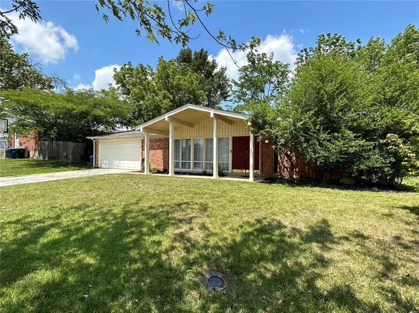 4889 Hursley Dr, Saint Louis, MO 63128