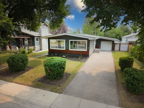 38 W Westwood Dr SW, Calgary, AB T3C 2V7