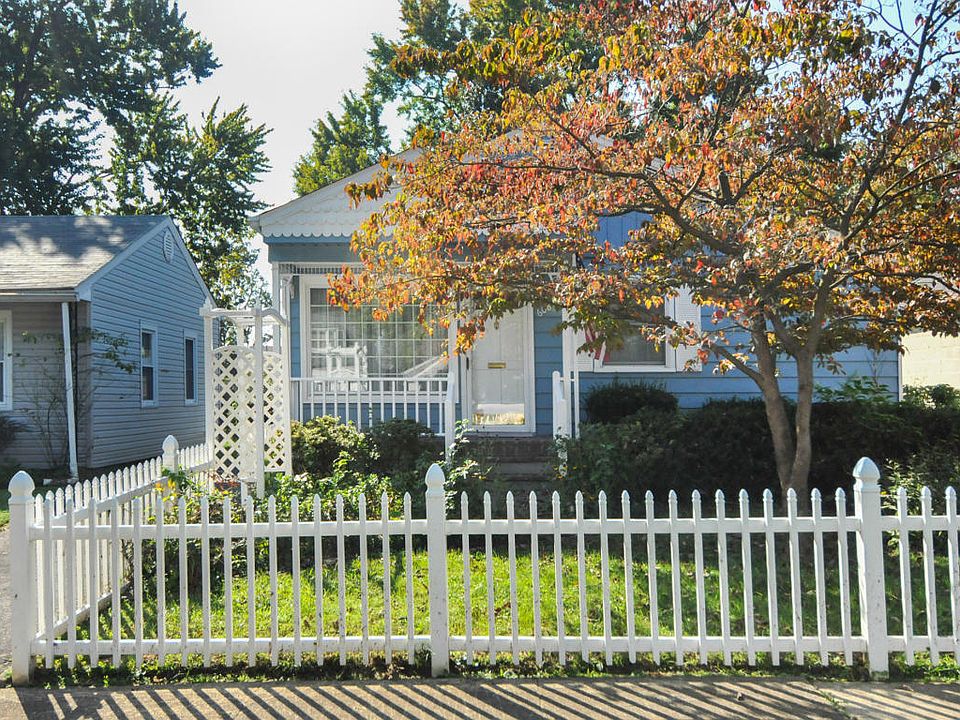 1st image of 608 Penguin St