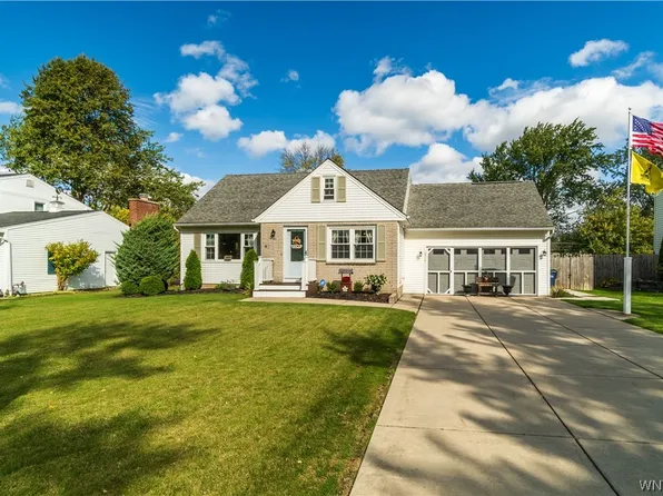 95 Colonial Dr, Grand Island, NY 14072