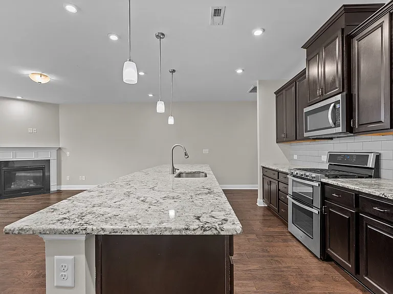 814 Rymark Ct — Photo 7