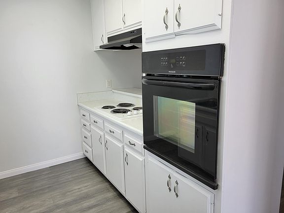 4th image of 707 Monterey Ln