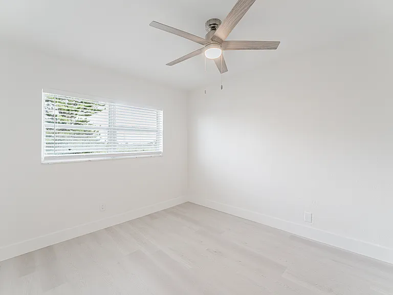 Deerfield East — Photo 18