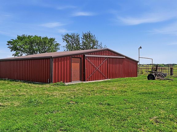 2nd image of 562 Lazy S Ranch Rd