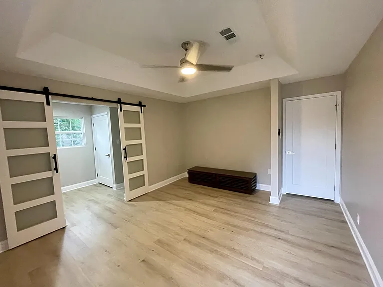 1433 Pickwick Ln — Photo 2