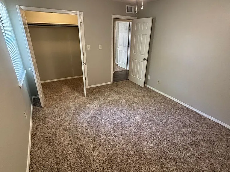 3320 N Detroit Ave — Photo 22
