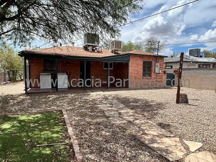 1721 E Silver St — Photo 9