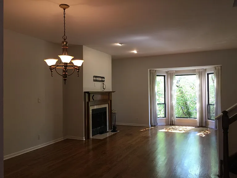 620 S Laflin St — Photo 1
