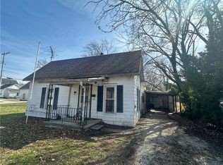210 Parrish St, Paris, IL 61944