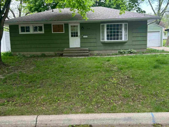 2021 N 7th St, Estherville, IA 51334