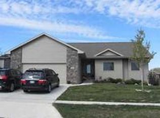 424 Spruce Hills Dr, Cedar Falls, IA 50613