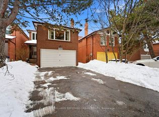 4458 Bathurst St, Toronto, ON M3H 3S2