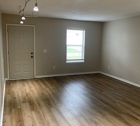 2nd image of 6035 Red Oak Dr