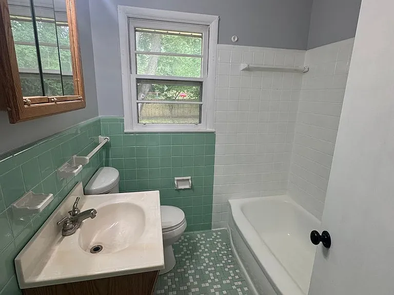 963 Green Ridge Rd — Photo 10