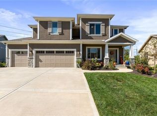8618 Shady Bend Rd, Lenexa, KS 66227