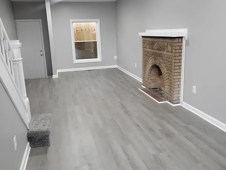 2637 E Madison St — Photo 2
