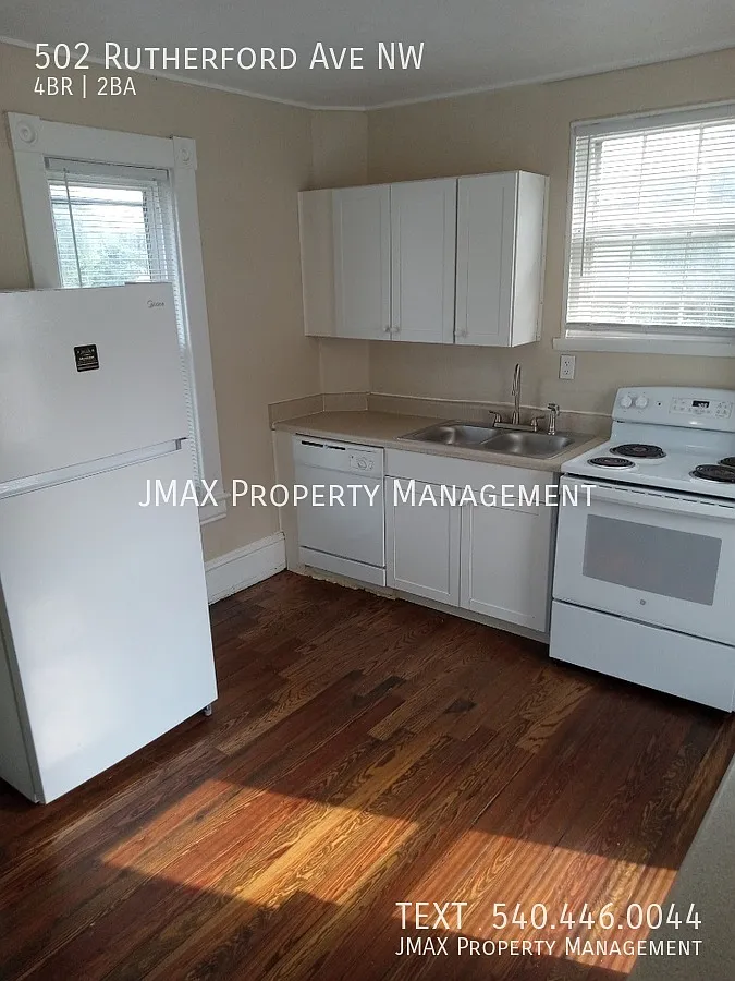 Roomy 4 Bedroom Home — Photo 4
