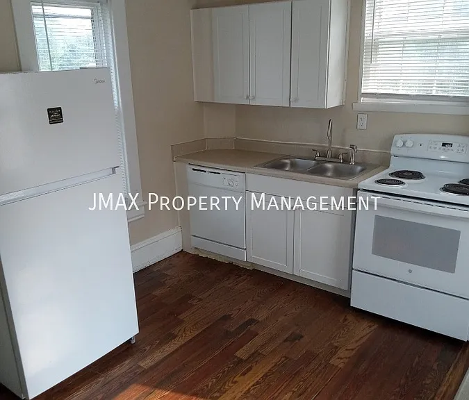 502 Rutherford Ave NW — Photo 4