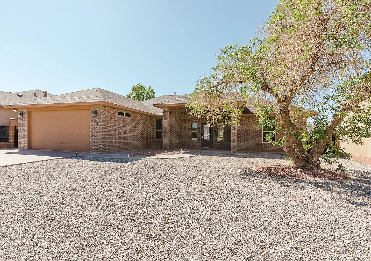 Spacious 3 Bedroom 2 Bath House! — Photo 1