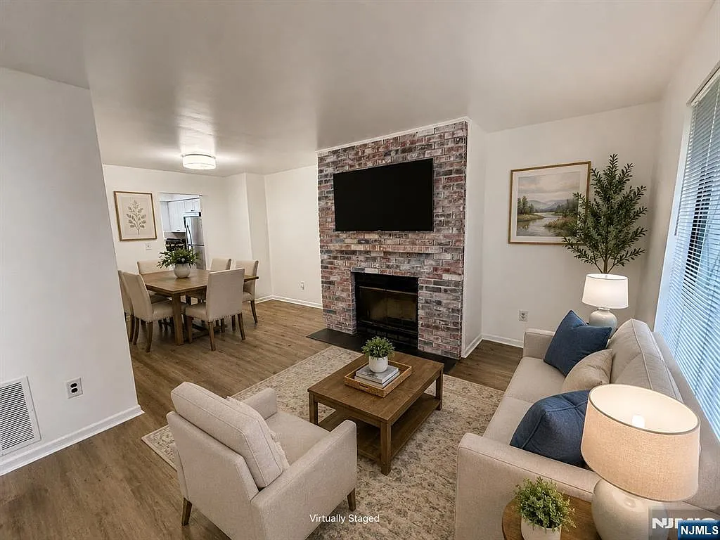 2 bed, 1.5 bath, $2,550 — Photo 2
