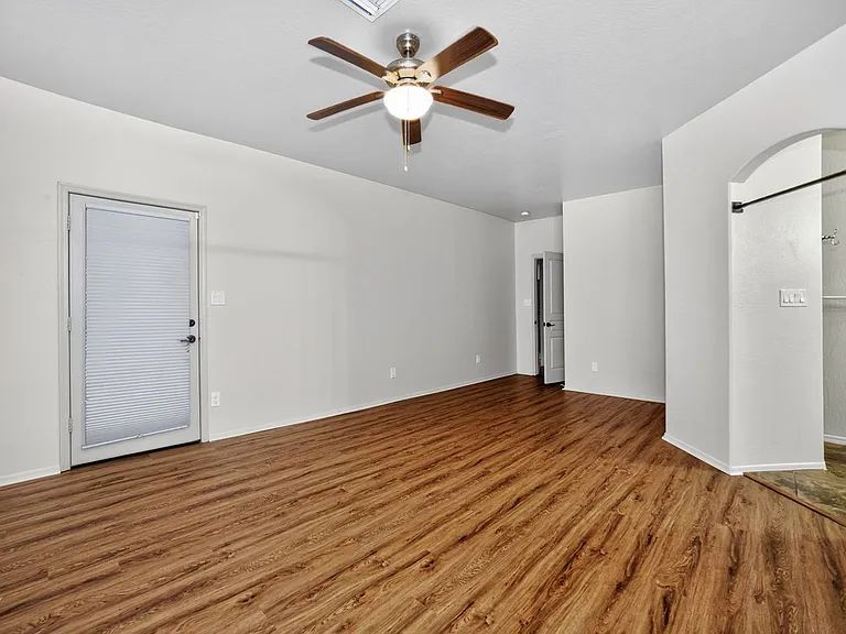 2523 S 41st Ave — Photo 16