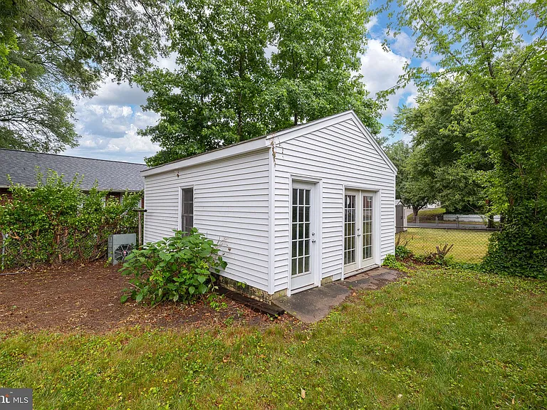 1312 Stafford Ave — Photo 11